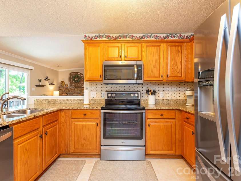8 Shadowbrook Drive, Weaverville, NC 28787.  MLS# CAR4388489, YatesRealty ID 29322. 