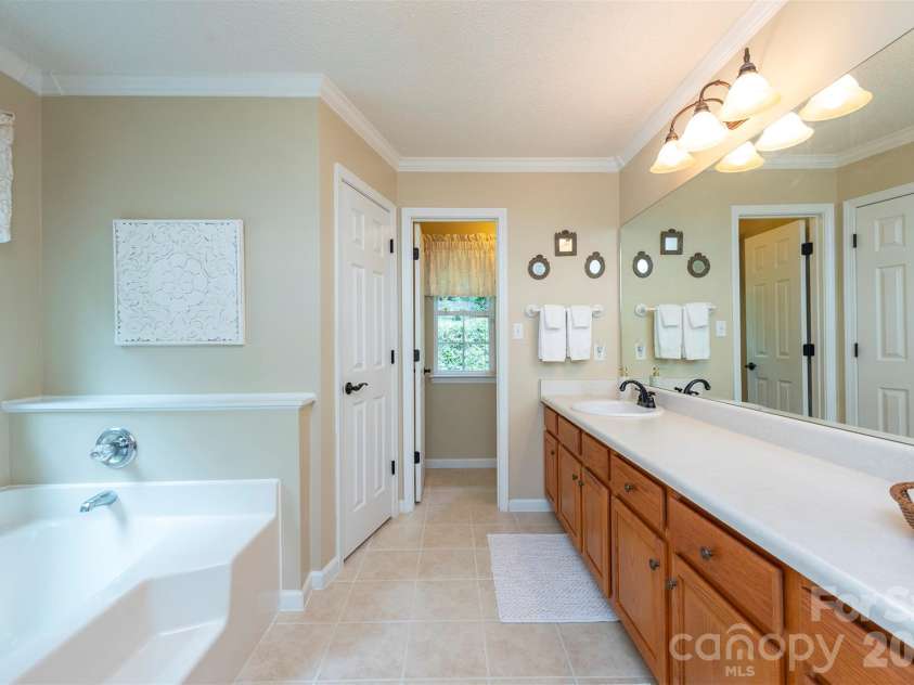 8 Shadowbrook Drive, Weaverville, NC 28787.  MLS# CAR4388489, YatesRealty ID 29322. 