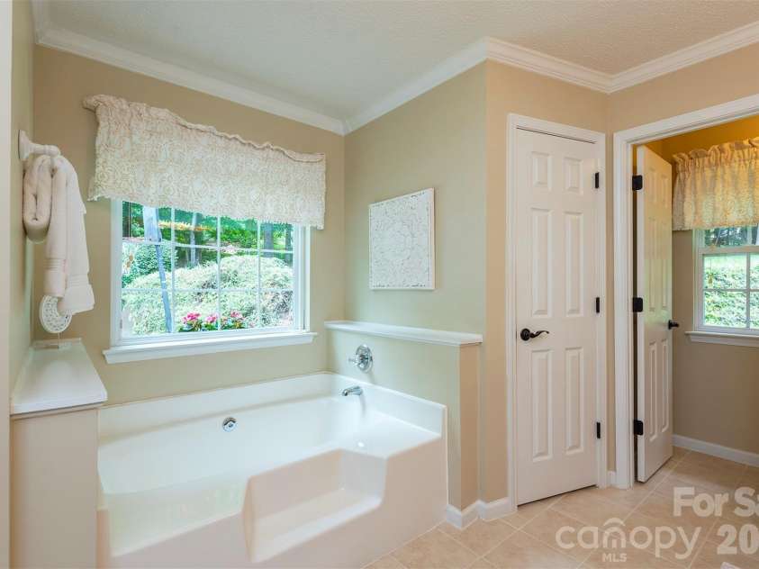 8 Shadowbrook Drive, Weaverville, NC 28787.  MLS# CAR4388489, YatesRealty ID 29322. 