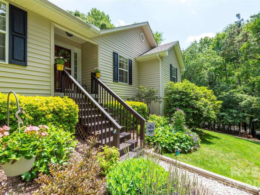 8 Shadowbrook Drive, Weaverville, NC 28787.  MLS# CAR4388489, YatesRealty ID 29322. 