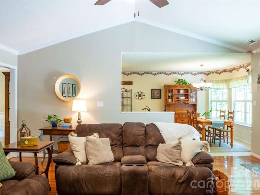 8 Shadowbrook Drive, Weaverville, NC 28787.  MLS# CAR4388489, YatesRealty ID 29322. 