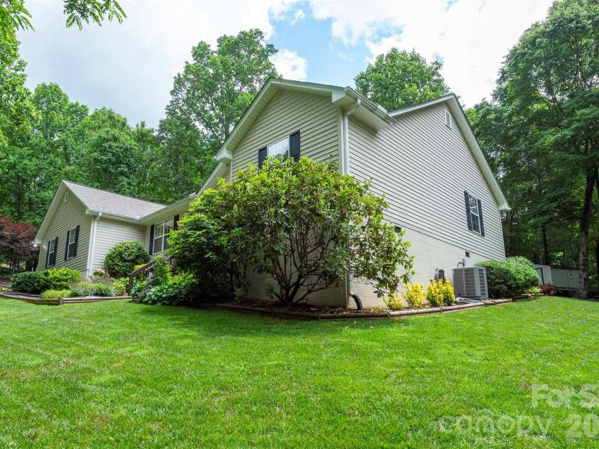 8 Shadowbrook Drive, Weaverville, NC 28787.  MLS# CAR4388489, YatesRealty ID 29322. 