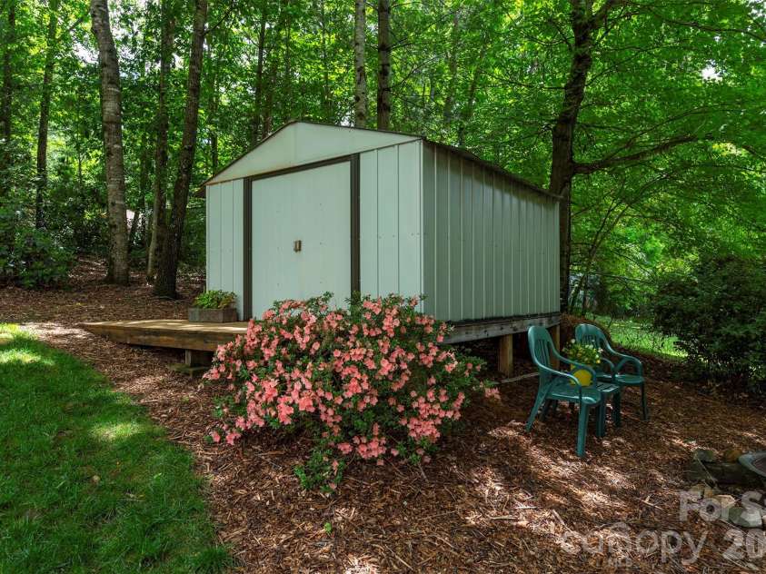 8 Shadowbrook Drive, Weaverville, NC 28787.  MLS# CAR4388489, YatesRealty ID 29322. 
