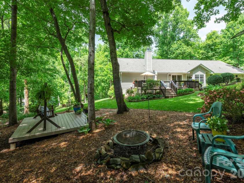 8 Shadowbrook Drive, Weaverville, NC 28787.  MLS# CAR4388489, YatesRealty ID 29322. 