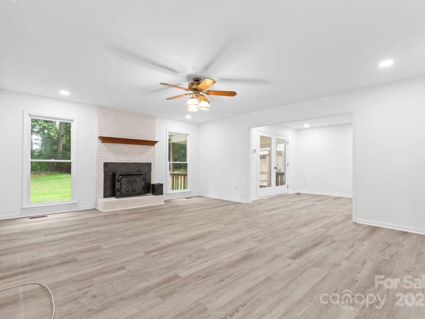 136 Ridgewood Lane, Statesville, NC 28677.  MLS# CAR4282096, YatesRealty ID 29325. 