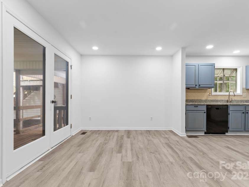 136 Ridgewood Lane, Statesville, NC 28677.  MLS# CAR4282096, YatesRealty ID 29325. 