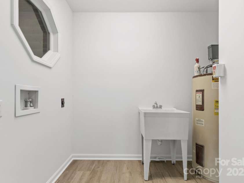 136 Ridgewood Lane, Statesville, NC 28677.  MLS# CAR4282096, YatesRealty ID 29325. 