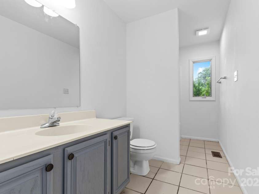 136 Ridgewood Lane, Statesville, NC 28677.  MLS# CAR4282096, YatesRealty ID 29325. 