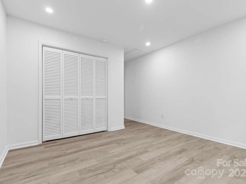 136 Ridgewood Lane, Statesville, NC 28677.  MLS# CAR4282096, YatesRealty ID 29325. 