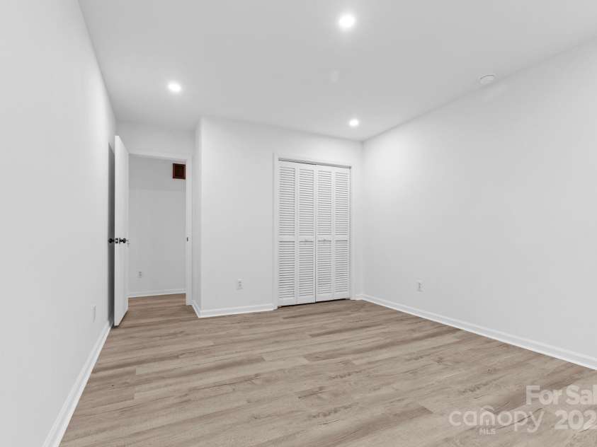 136 Ridgewood Lane, Statesville, NC 28677.  MLS# CAR4282096, YatesRealty ID 29325. 