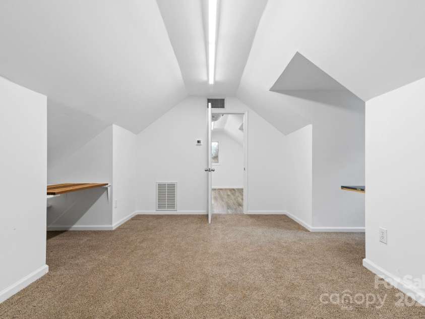 136 Ridgewood Lane, Statesville, NC 28677.  MLS# CAR4282096, YatesRealty ID 29325. 