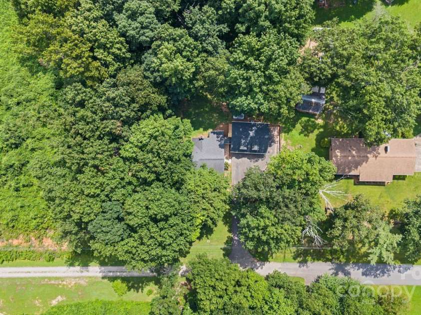 136 Ridgewood Lane, Statesville, NC 28677.  MLS# CAR4282096, YatesRealty ID 29325. 