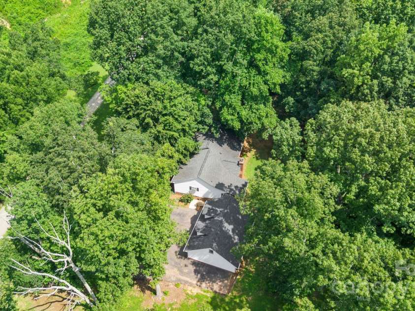 136 Ridgewood Lane, Statesville, NC 28677.  MLS# CAR4282096, YatesRealty ID 29325. 