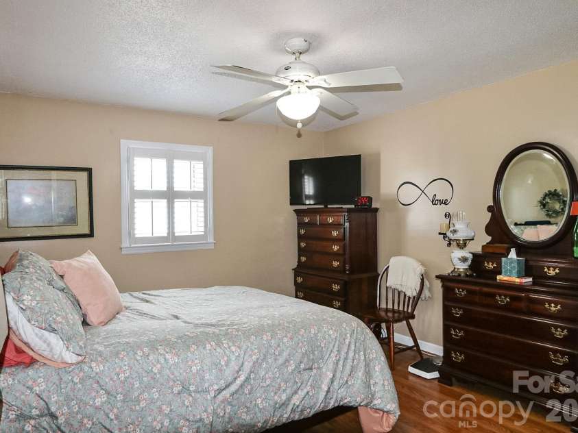 167 Speas Avenue, Boonville, NC 27011.  MLS# CAR4387495, YatesRealty ID 29326. 