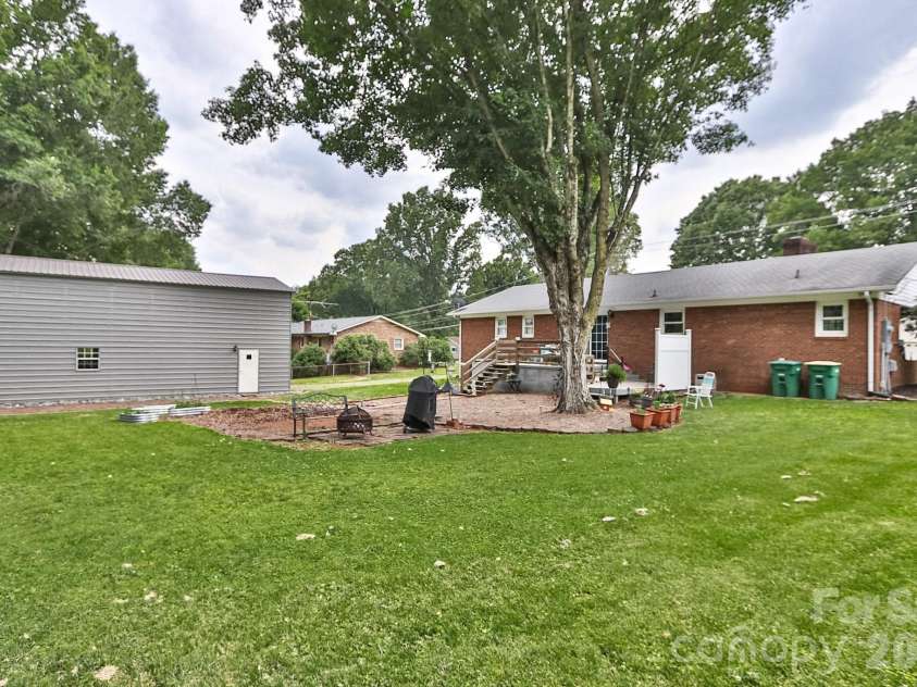 167 Speas Avenue, Boonville, NC 27011.  MLS# CAR4387495, YatesRealty ID 29326. 