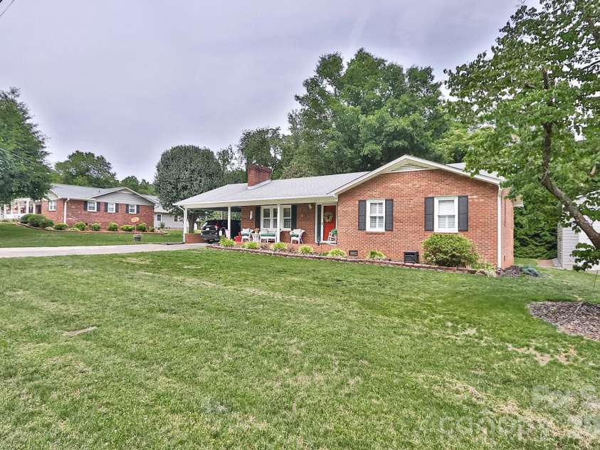 167 Speas Avenue, Boonville, NC 27011.  MLS# CAR4387495, YatesRealty ID 29326. 