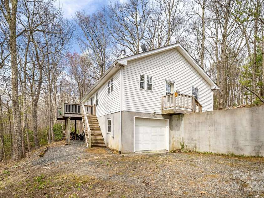 661 Old Chestnut Mountain Road, Newland, NC 28657.  MLS# CAR4250705, YatesRealty ID 29326. 
