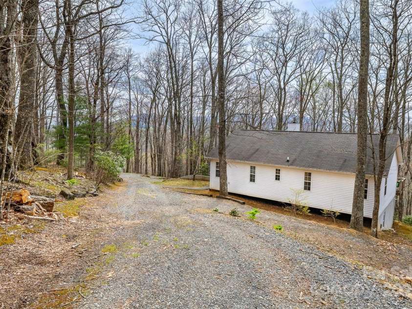 661 Old Chestnut Mountain Road, Newland, NC 28657.  MLS# CAR4250705, YatesRealty ID 29326. 