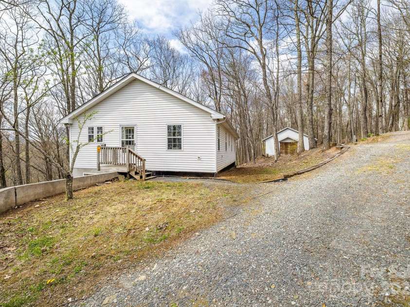 661 Old Chestnut Mountain Road, Newland, NC 28657.  MLS# CAR4250705, YatesRealty ID 29326. 