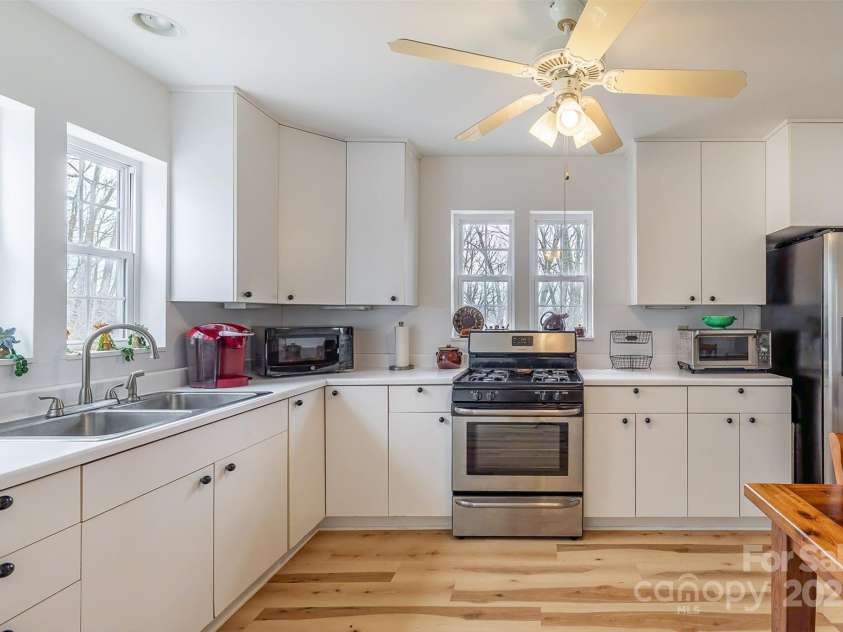 661 Old Chestnut Mountain Road, Newland, NC 28657.  MLS# CAR4250705, YatesRealty ID 29326. 