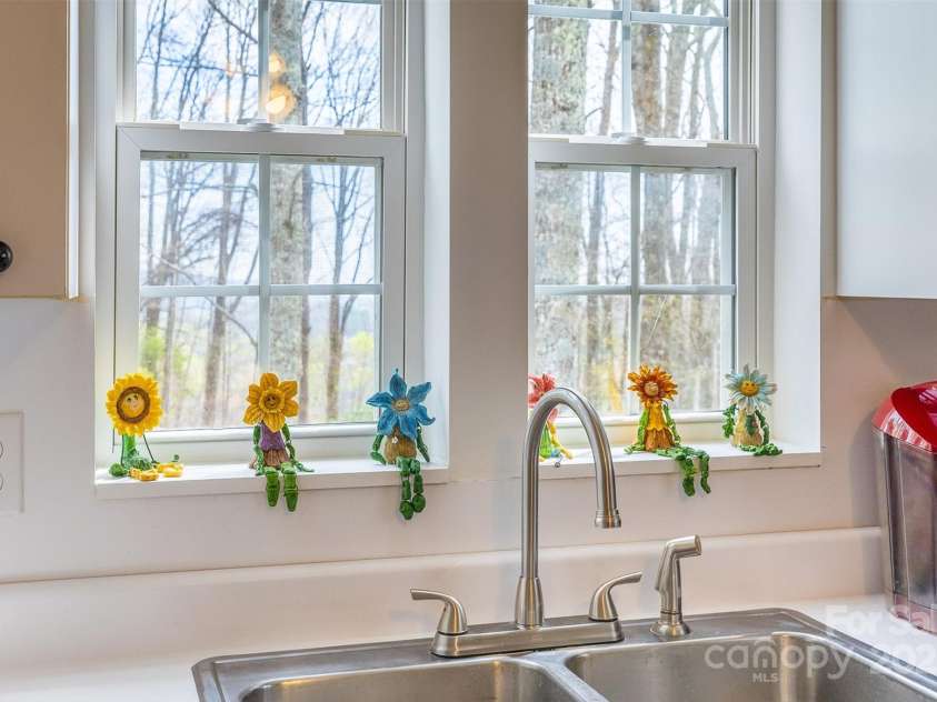 661 Old Chestnut Mountain Road, Newland, NC 28657.  MLS# CAR4250705, YatesRealty ID 29326. 