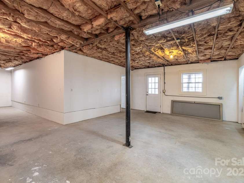 661 Old Chestnut Mountain Road, Newland, NC 28657.  MLS# CAR4250705, YatesRealty ID 29326. 