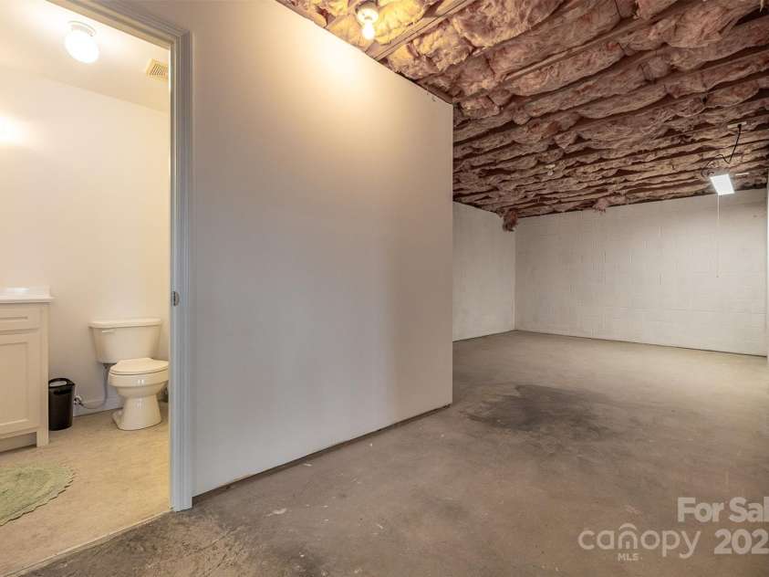 661 Old Chestnut Mountain Road, Newland, NC 28657.  MLS# CAR4250705, YatesRealty ID 29326. 