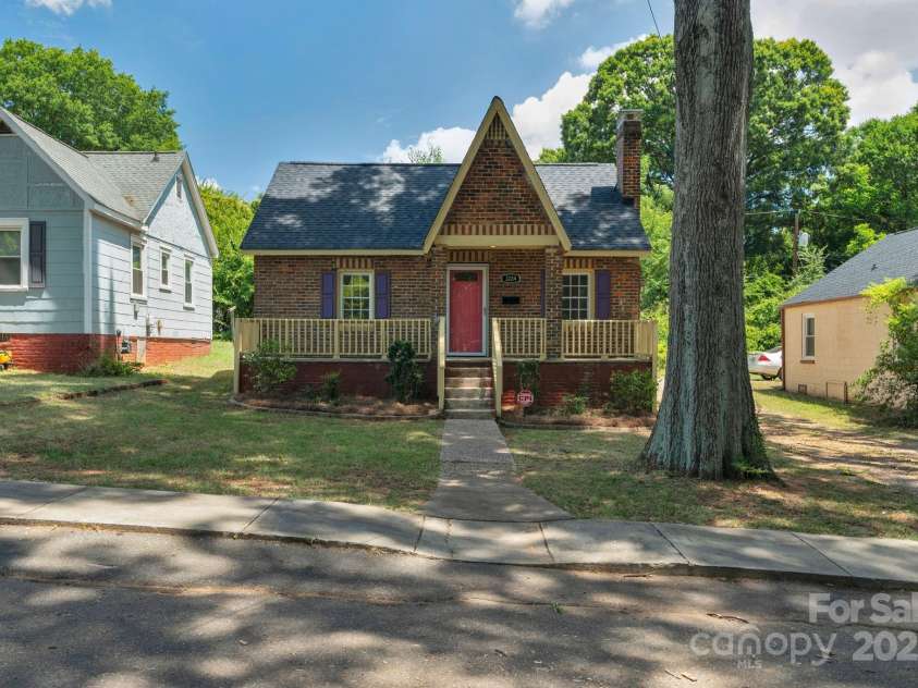 3224 Rogers Street, Charlotte, NC 28208.  MLS# CAR4277057, YatesRealty ID 29328. 