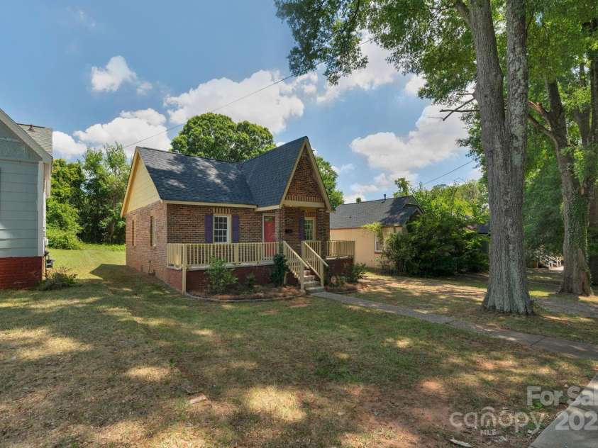 3224 Rogers Street, Charlotte, NC 28208.  MLS# CAR4277057, YatesRealty ID 29328. 