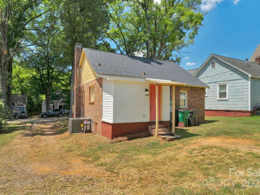 3224 Rogers Street, Charlotte, NC 28208.  MLS# CAR4277057, YatesRealty ID 29328. 