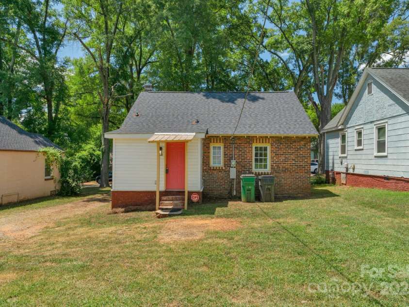3224 Rogers Street, Charlotte, NC 28208.  MLS# CAR4277057, YatesRealty ID 29328. 