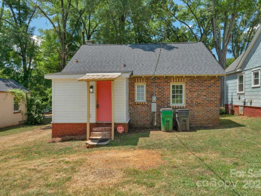 3224 Rogers Street, Charlotte, NC 28208.  MLS# CAR4277057, YatesRealty ID 29328. 