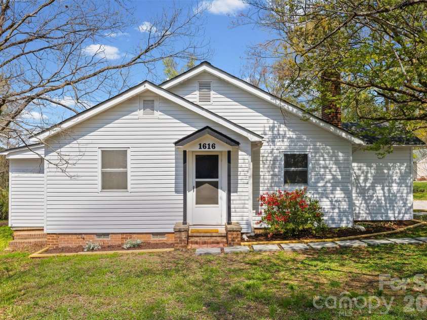 1616 Franandel Drive, Lancaster, SC 29720.  MLS# CAR4362038, YatesRealty ID 29329. 