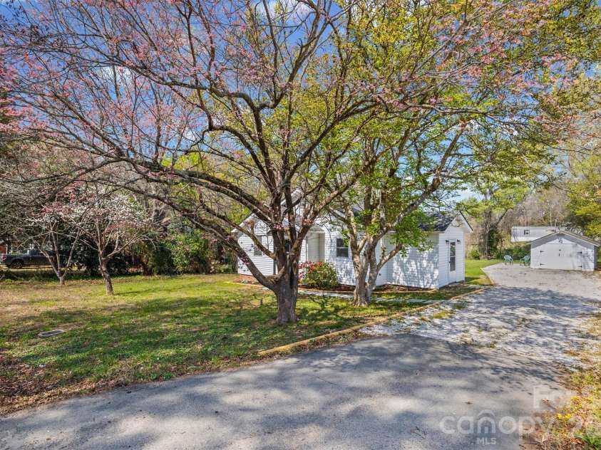 1616 Franandel Drive, Lancaster, SC 29720.  MLS# CAR4362038, YatesRealty ID 29329. 