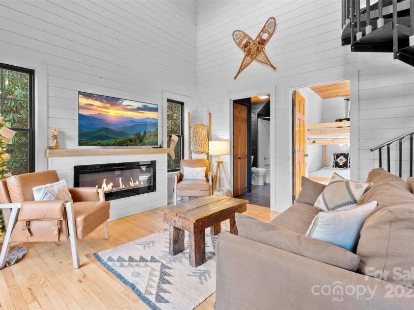 100 Bear Den Mountain View Drive, Spruce Pine, NC 28777.  MLS# CAR4326764, YatesRealty ID 2933. 