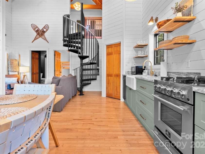 100 Bear Den Mountain View Drive, Spruce Pine, NC 28777.  MLS# CAR4326764, YatesRealty ID 2933. 