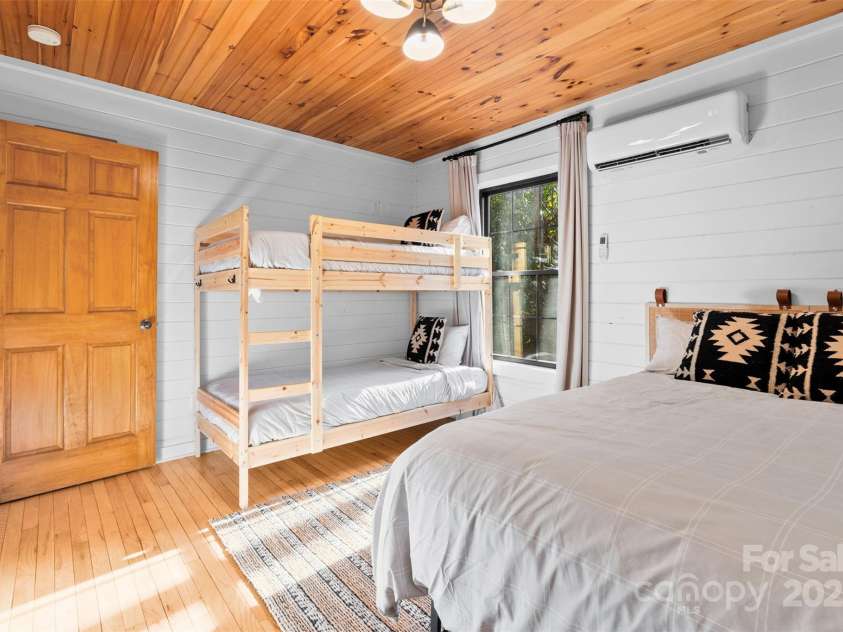 100 Bear Den Mountain View Drive, Spruce Pine, NC 28777.  MLS# CAR4326764, YatesRealty ID 2933. 
