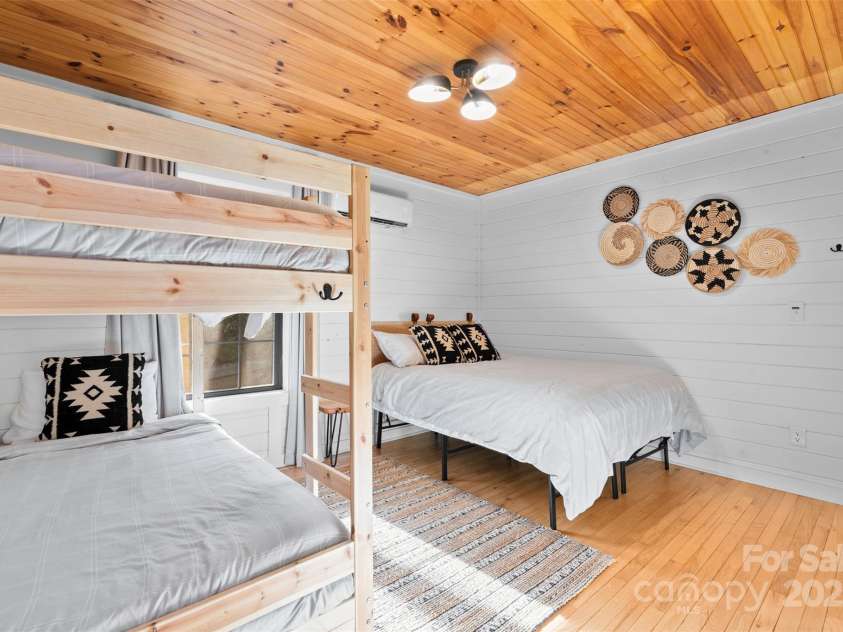 100 Bear Den Mountain View Drive, Spruce Pine, NC 28777.  MLS# CAR4326764, YatesRealty ID 2933. 