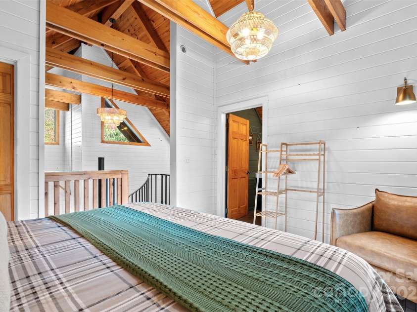 100 Bear Den Mountain View Drive, Spruce Pine, NC 28777.  MLS# CAR4326764, YatesRealty ID 2933. 