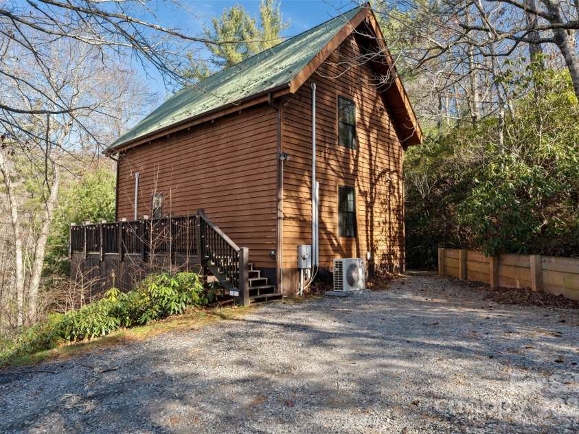 100 Bear Den Mountain View Drive, Spruce Pine, NC 28777.  MLS# CAR4326764, YatesRealty ID 2933. 