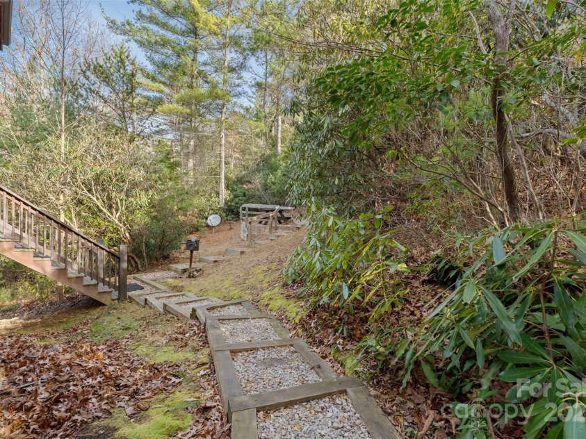 100 Bear Den Mountain View Drive, Spruce Pine, NC 28777.  MLS# CAR4326764, YatesRealty ID 2933. 