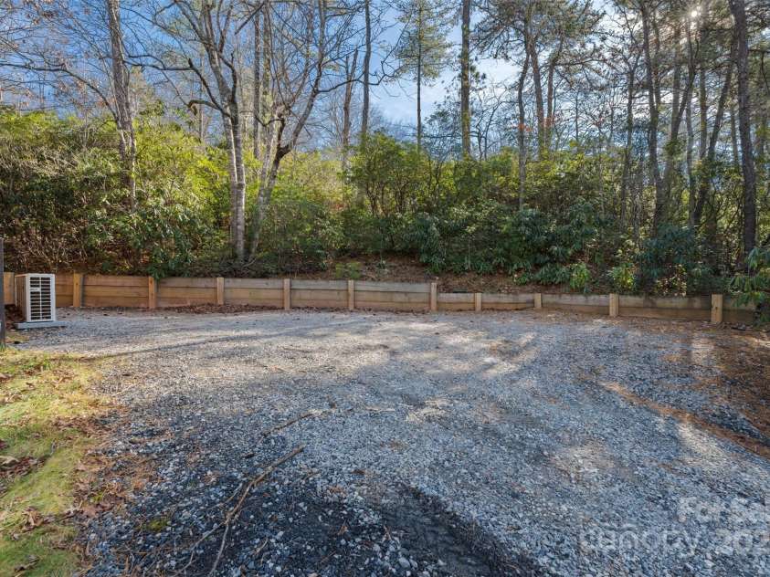 100 Bear Den Mountain View Drive, Spruce Pine, NC 28777.  MLS# CAR4326764, YatesRealty ID 2933. 