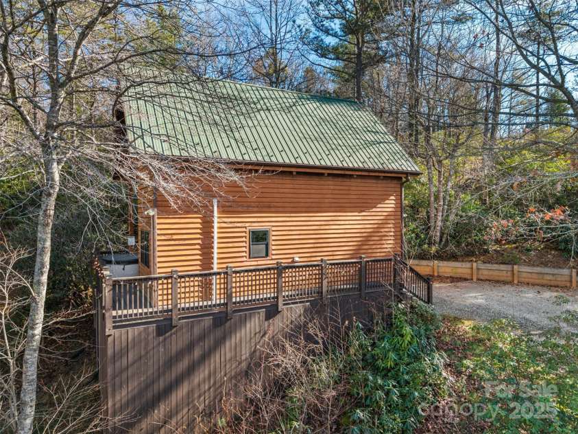 100 Bear Den Mountain View Drive, Spruce Pine, NC 28777.  MLS# CAR4326764, YatesRealty ID 2933. 