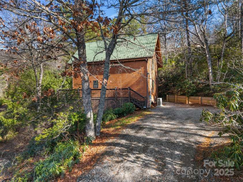 100 Bear Den Mountain View Drive, Spruce Pine, NC 28777.  MLS# CAR4326764, YatesRealty ID 2933. 