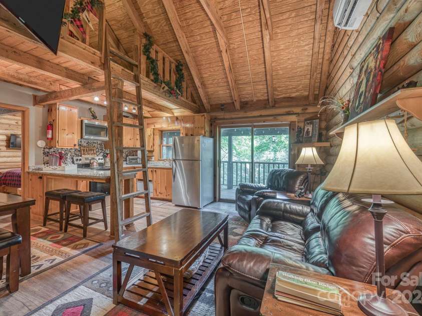 274 Hemlock Road, Banner Elk, NC 28604.  MLS# CAR4176178, YatesRealty ID 2933. 