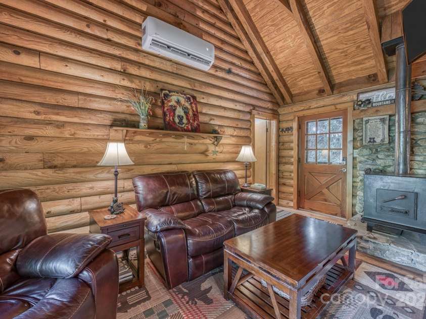 274 Hemlock Road, Banner Elk, NC 28604.  MLS# CAR4176178, YatesRealty ID 2933. 