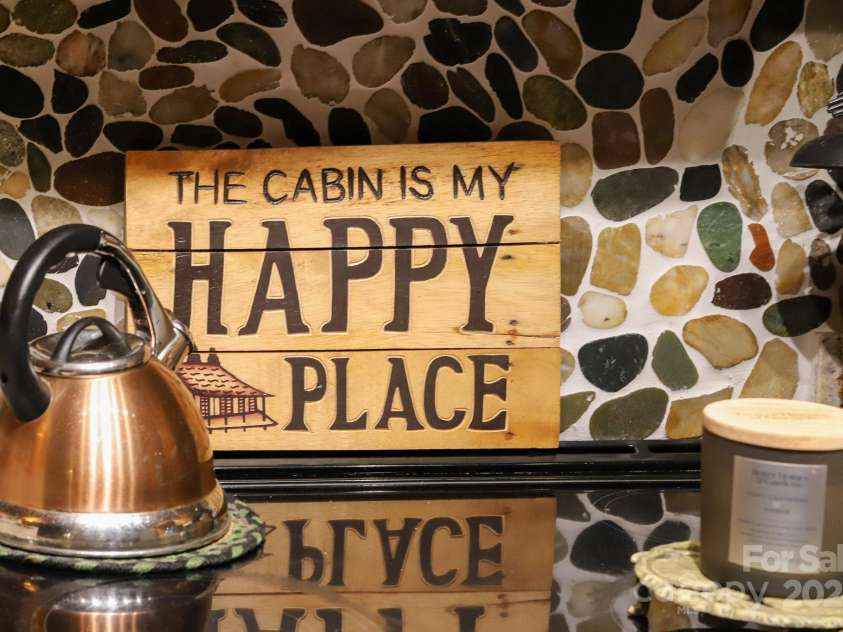 274 Hemlock Road, Banner Elk, NC 28604.  MLS# CAR4176178, YatesRealty ID 2933. 