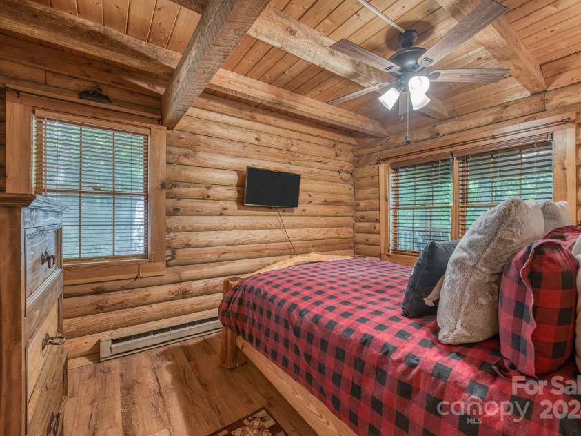 274 Hemlock Road, Banner Elk, NC 28604.  MLS# CAR4176178, YatesRealty ID 2933. 