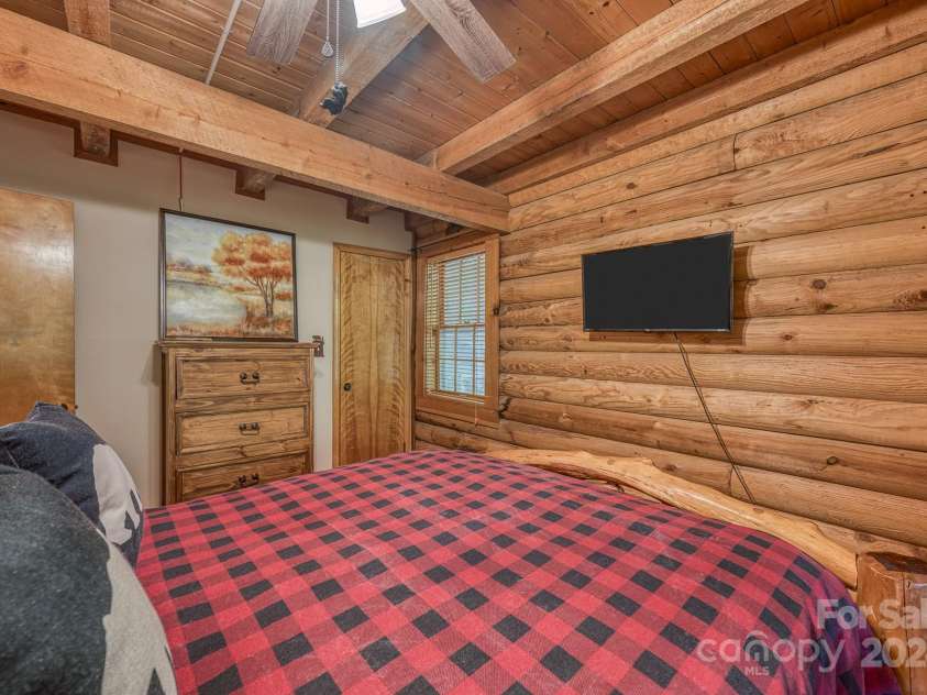 274 Hemlock Road, Banner Elk, NC 28604.  MLS# CAR4176178, YatesRealty ID 2933. 