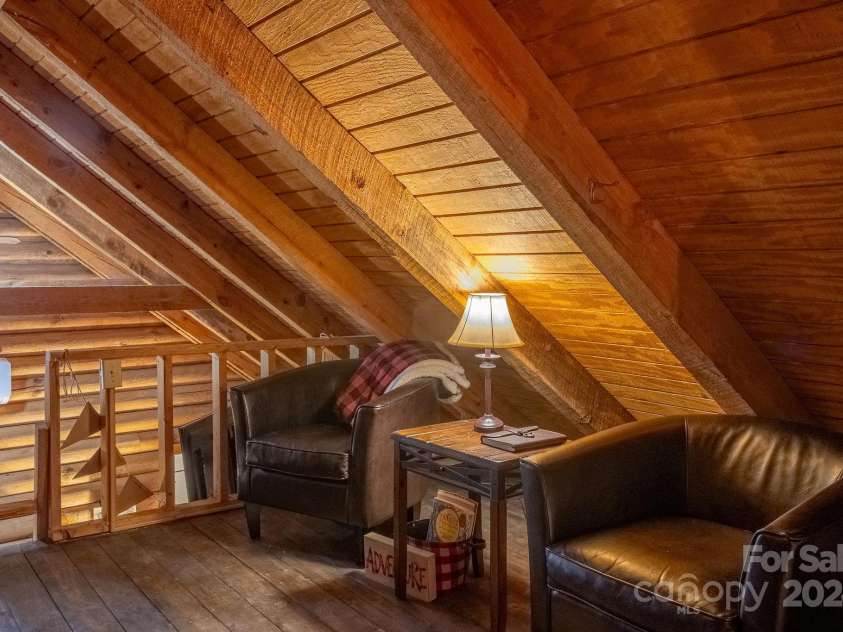 274 Hemlock Road, Banner Elk, NC 28604.  MLS# CAR4176178, YatesRealty ID 2933. 